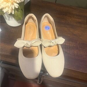 Kensie Ezir Mary Jane Flats